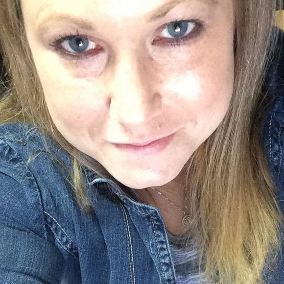 Meet your Posher, Candice - Picture 1 of 1